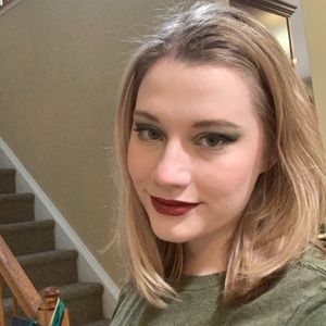 Meet your Posher, Claire